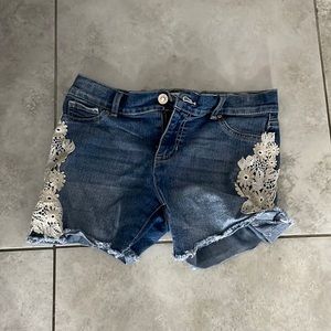 Shorts with flower design